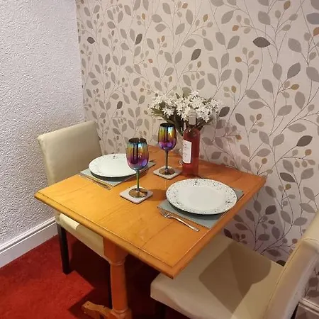 Plum Apartment *